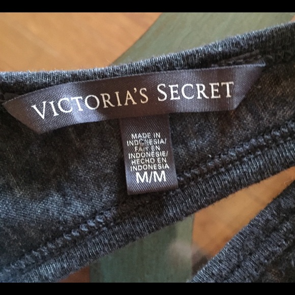 Victoria’s Secret 2 Tops size Medium - Picture 8 of 12